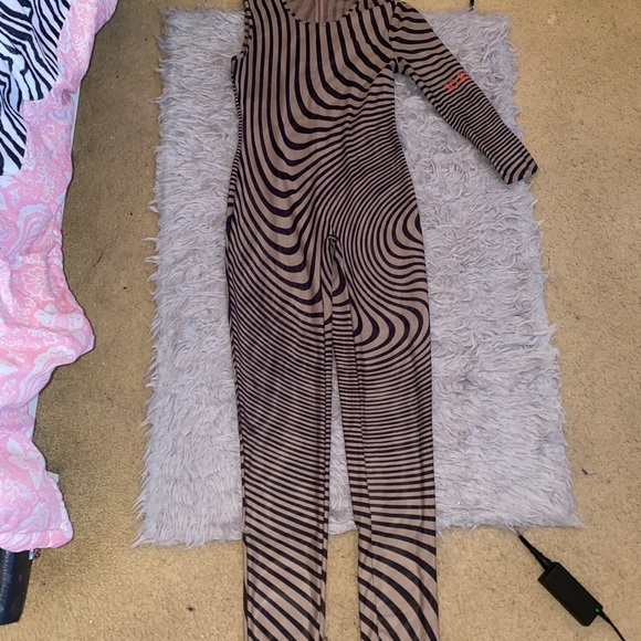 GSUWOO MIND GAMES BODYSUIT SIZE XL - Picture 2 of 4